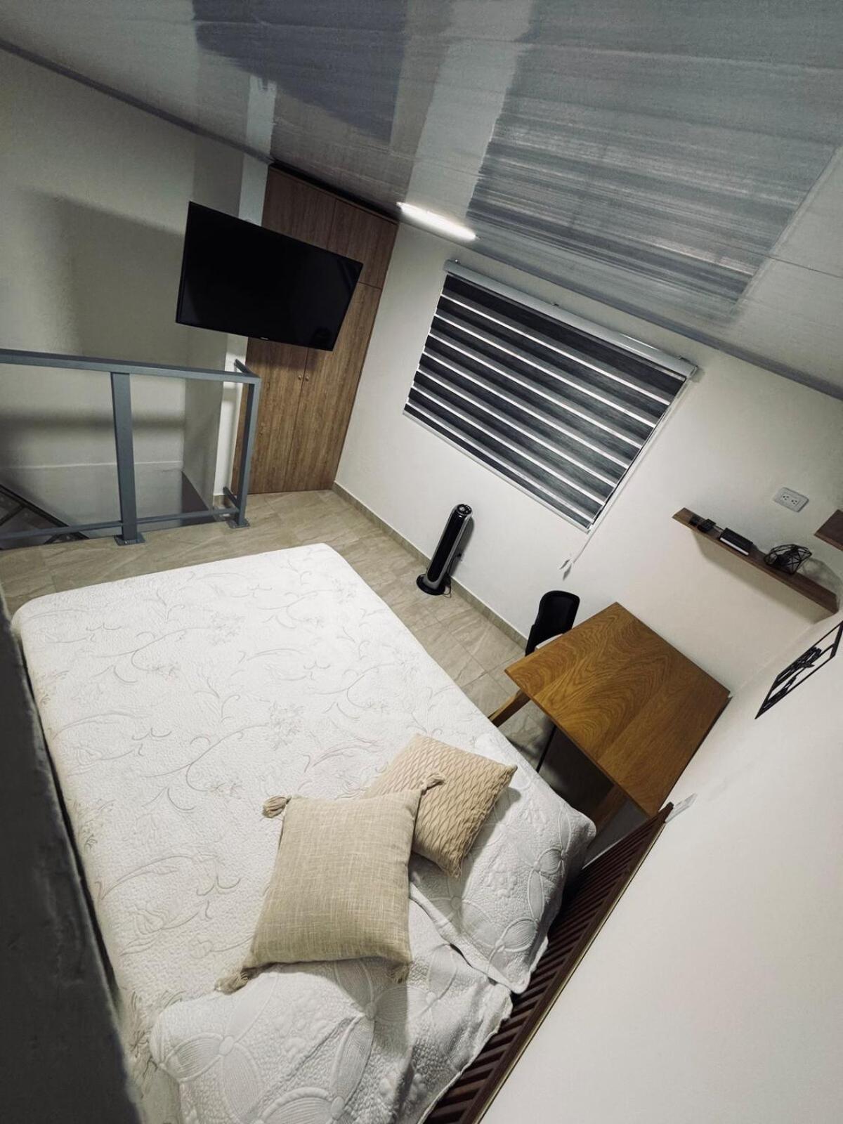 Modern Near Tourist And Commercial Area Apartamento
